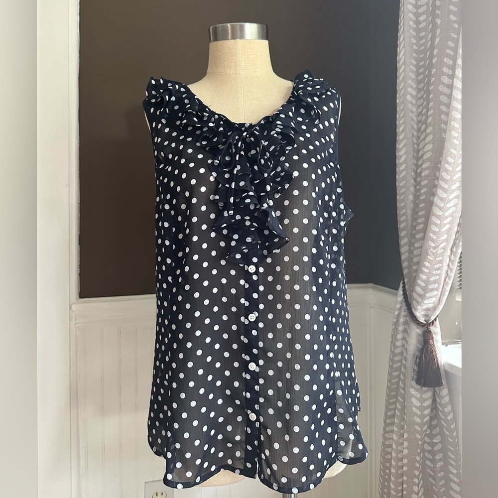 Sleeveless Polka-dotted Shirt